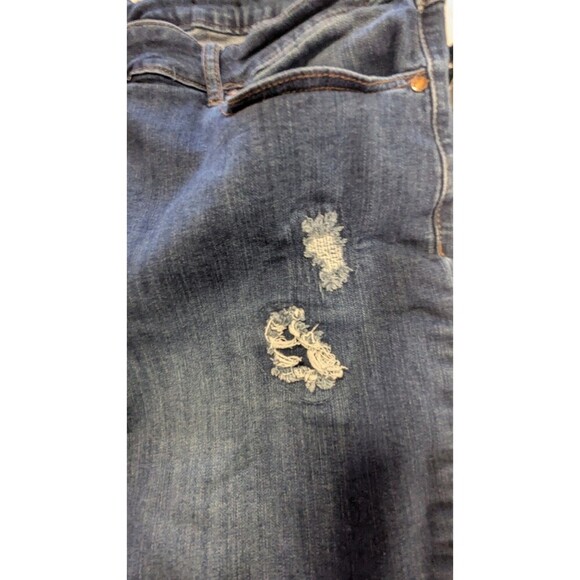 Avenue Women’s Plus Size 28 Boyfriend Capri Jeans Distressed Patch Cropped Denim - Picture 7 of 10